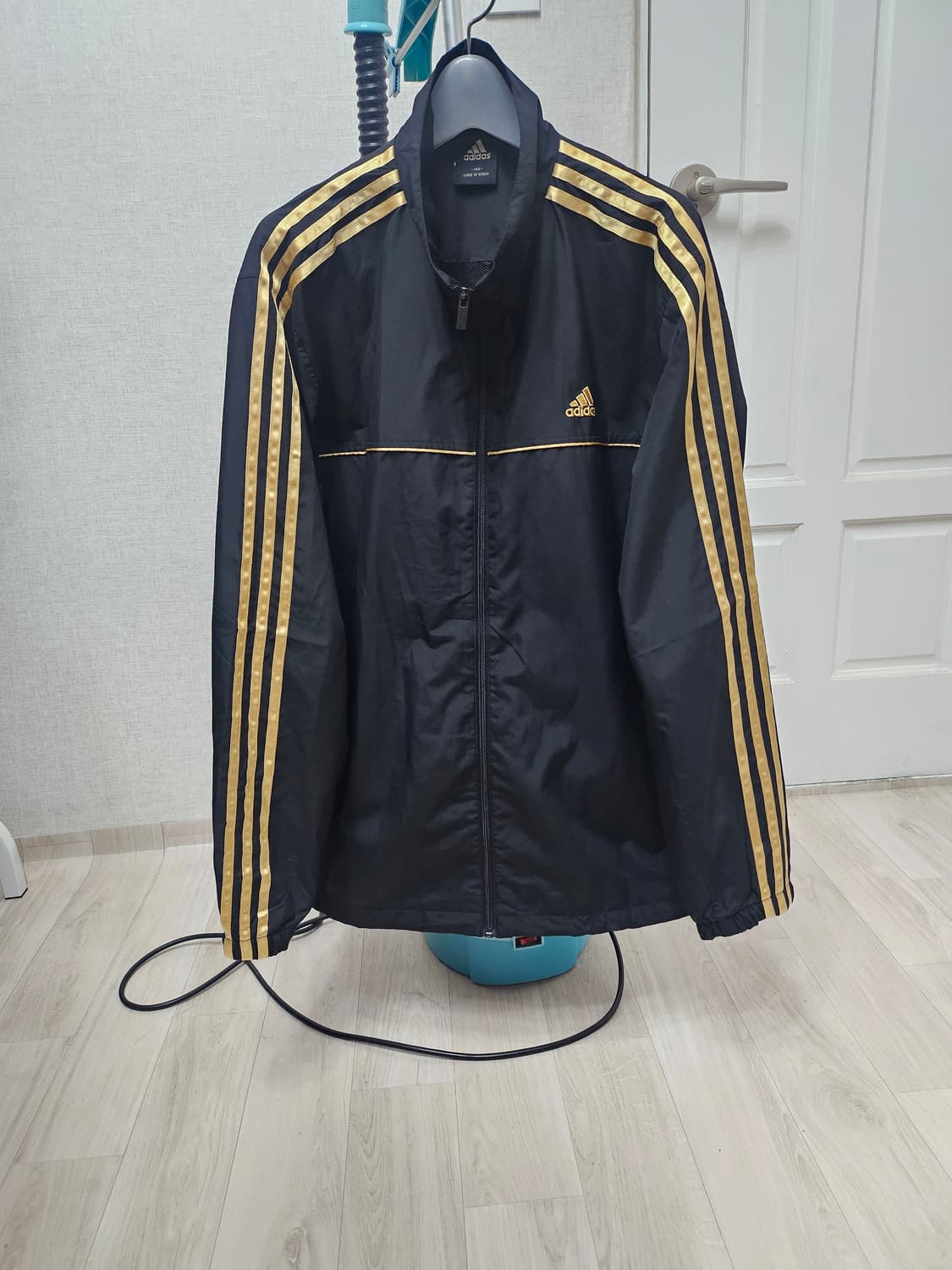 (105~110)XL 아디다스 에센셜 [골드금장] 트랙탑 우븐 바람막이 상품이미지1