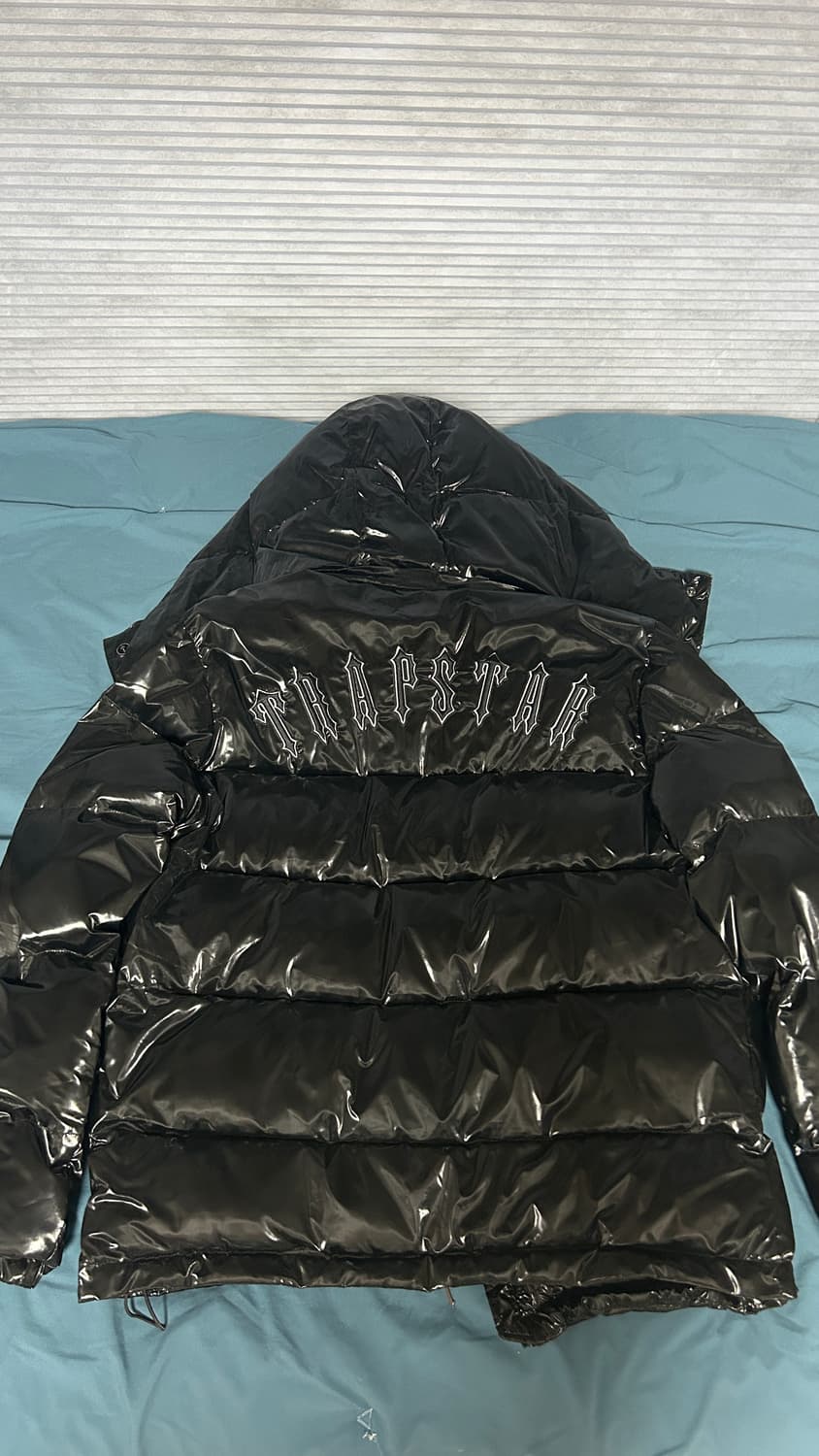 트랩스타 trapstar 샤이니 유광 푸퍼 패딩 m 상품이미지1
