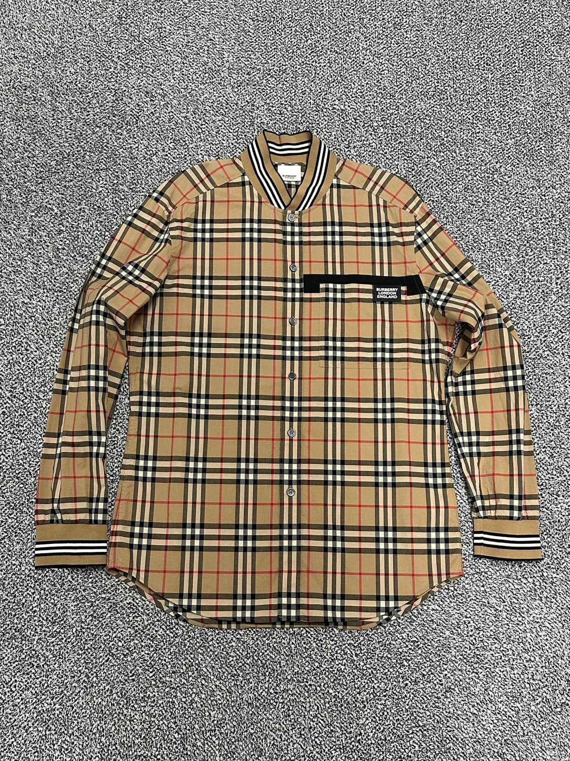 버버리 최신형 시그니처 패턴 셔츠 상품이미지1