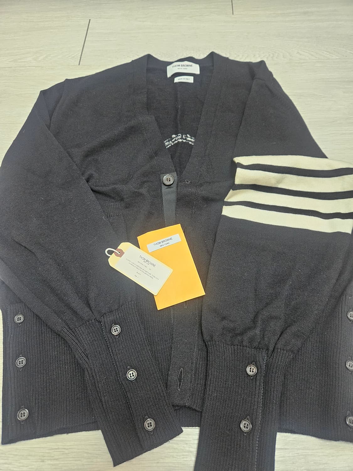 톰브라운 가디건 상품이미지1