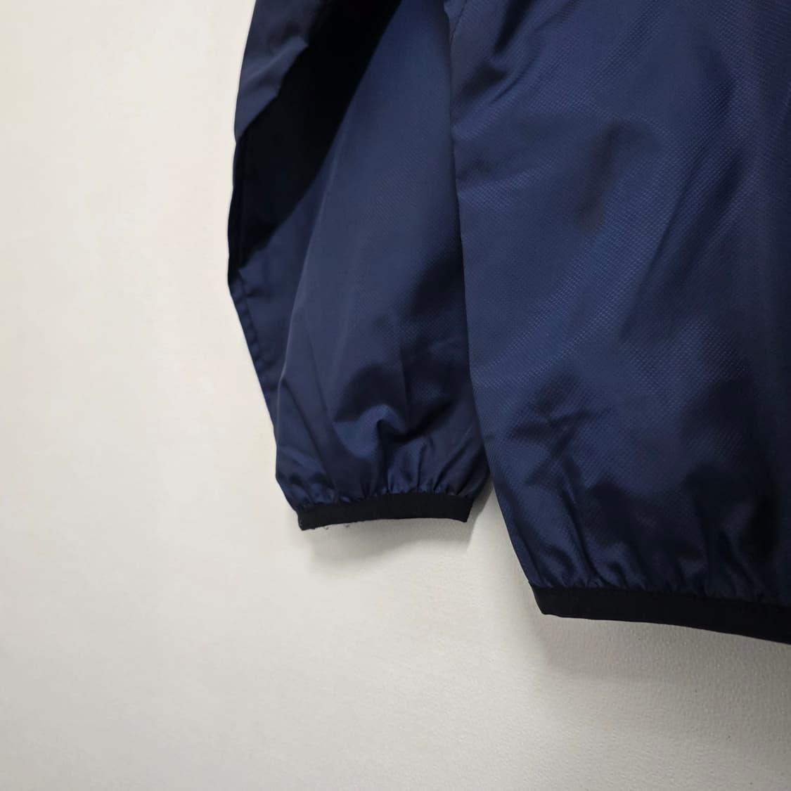 M 데상트 네이비 핑크 아노락 웜업 상품이미지4