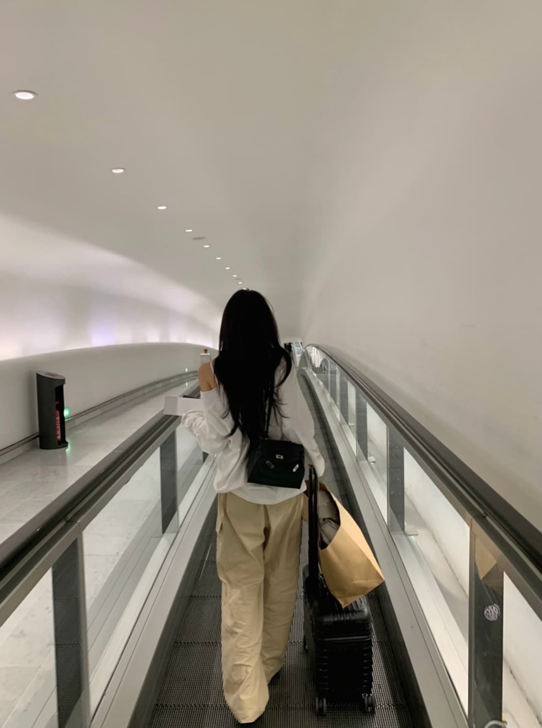 [한정]리즈 leeds 지젤 언발 티 아이보리 ivory 오프숄더 상품이미지4