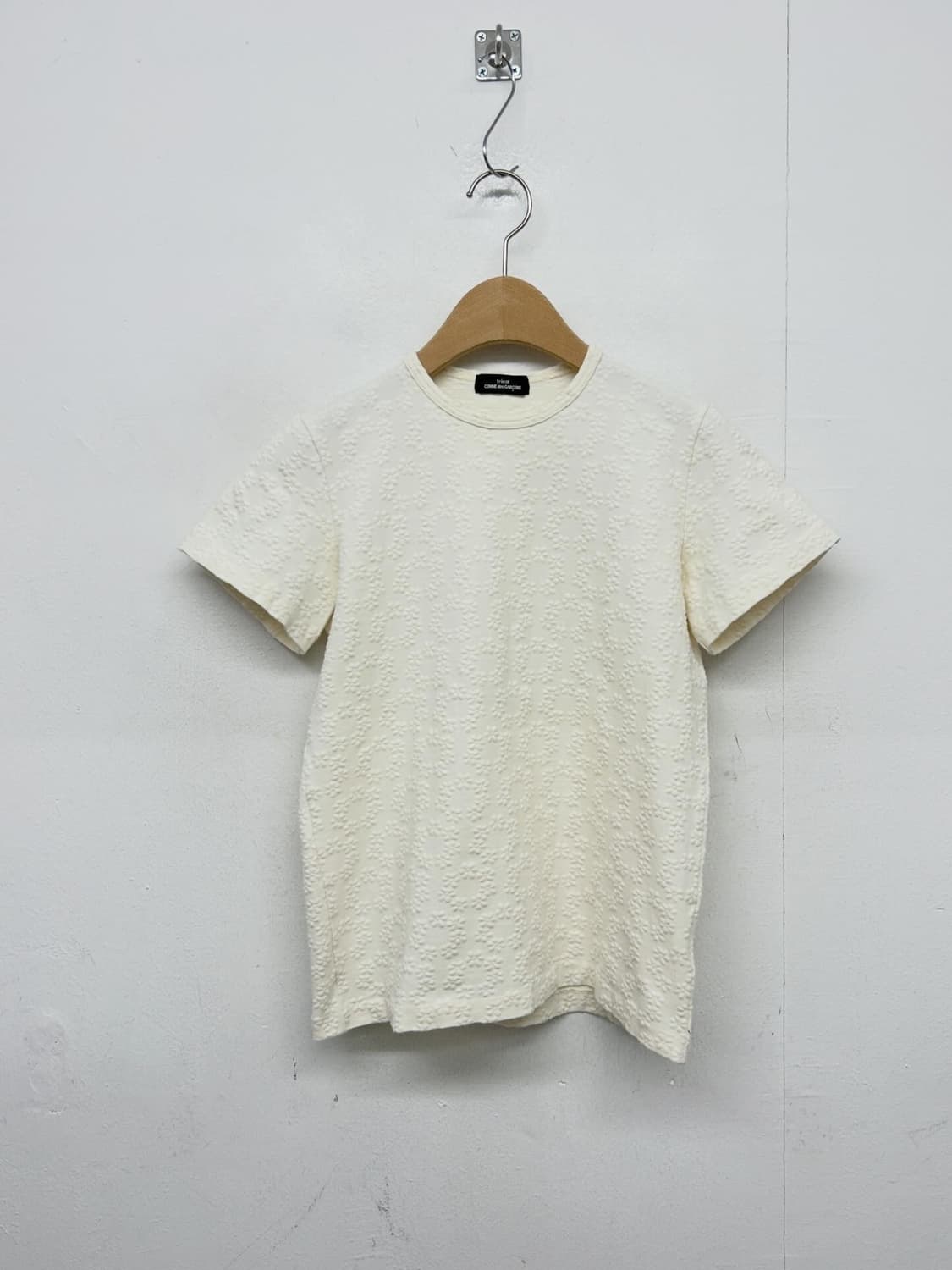 꼼데가르송 트리콧 엠보싱 반팔 티셔츠 상품이미지1