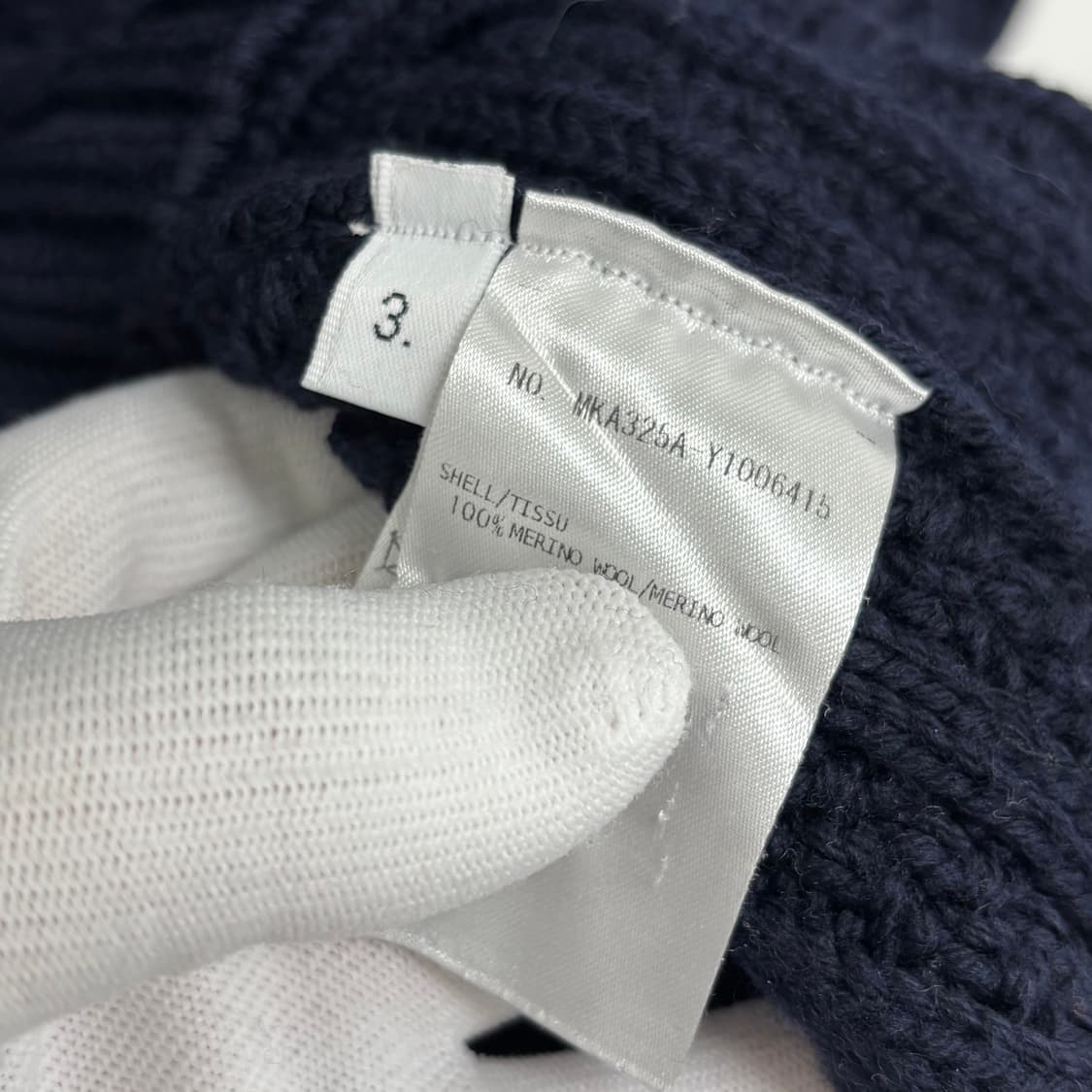 [3]톰브라운 사선완장 브이넥 니트 상품이미지4