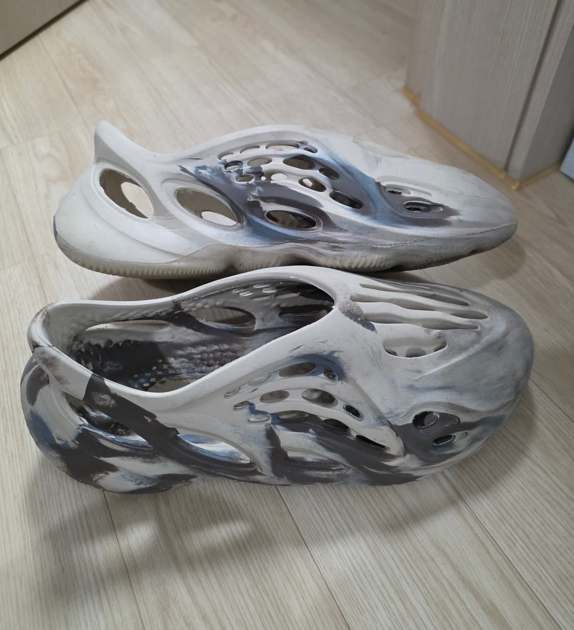 아디다스 이지 폼 러너 275 상품이미지2