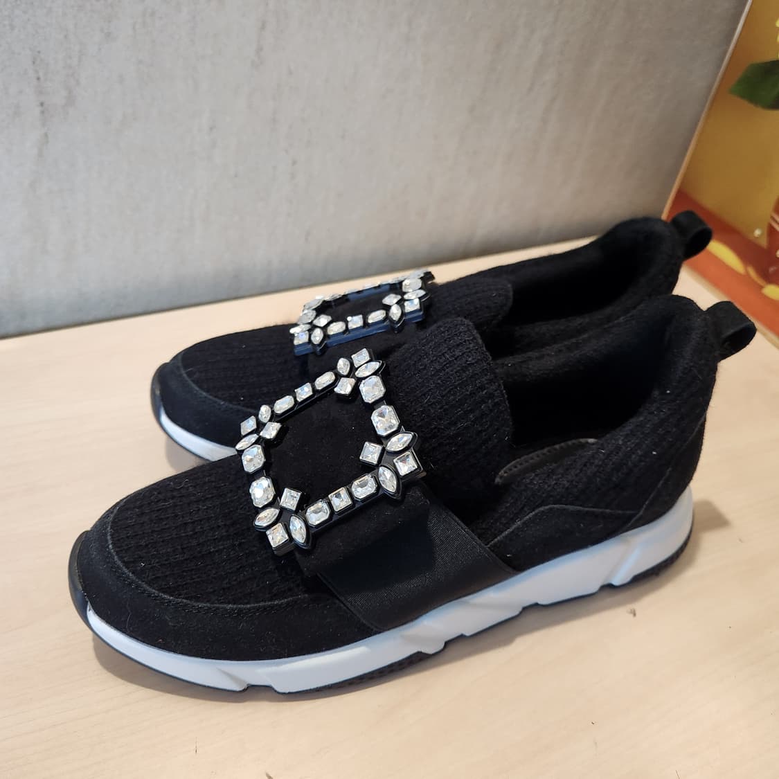 “블랙 니트✨ 주얼 스퀘어 버클 스니커즈 — LEAD HAND CRAFT 상품이미지4