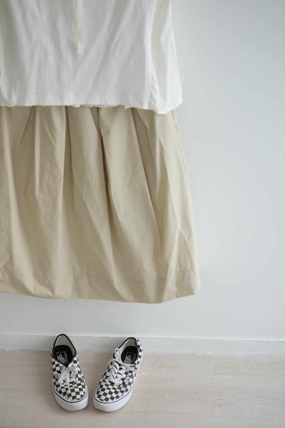 uniqlo 
• 베이지 핀턱 스커트 상품이미지3
