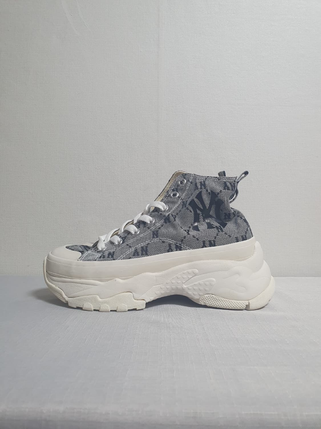 240mm 엠엘비 청키 하이 모노자카드 뉴욕양키스 스니커즈 상품이미지1