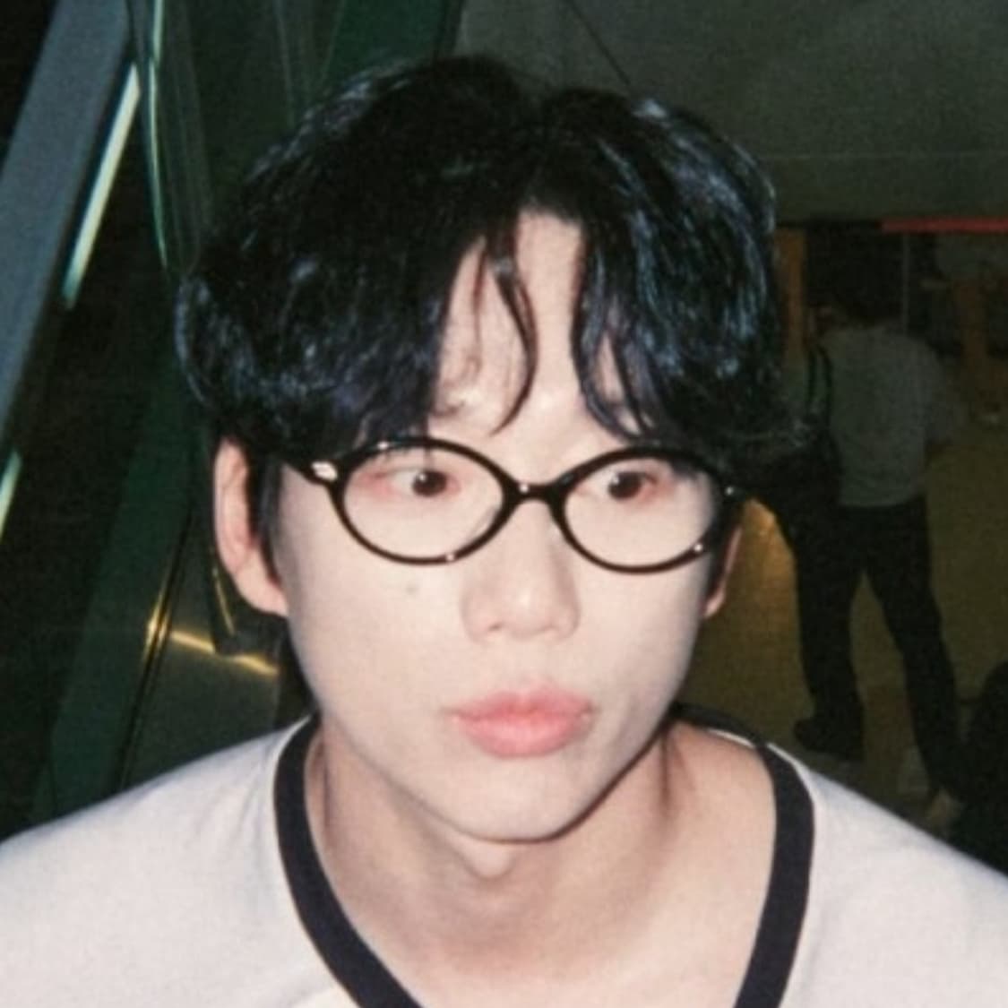 까르뱅 안나2 오벌형 긱시크 신예은 권정열 뿔테 안경 상품이미지10