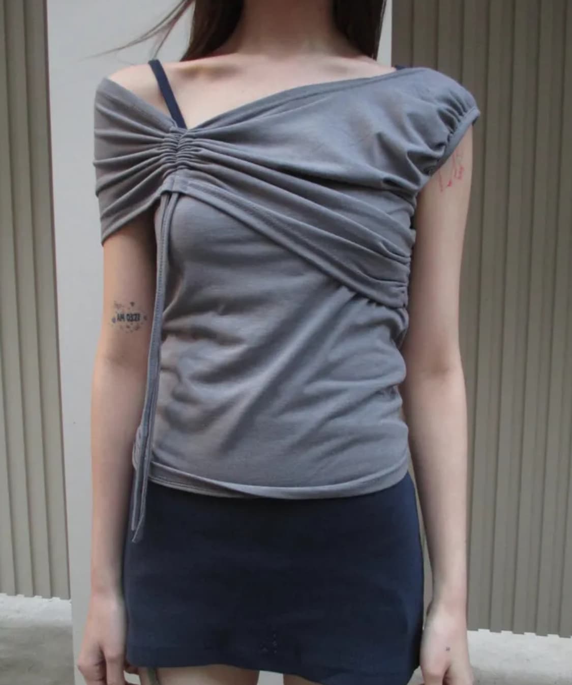 타임라인서울 레이어드 셔링 오프 티셔츠 모카 상품이미지1