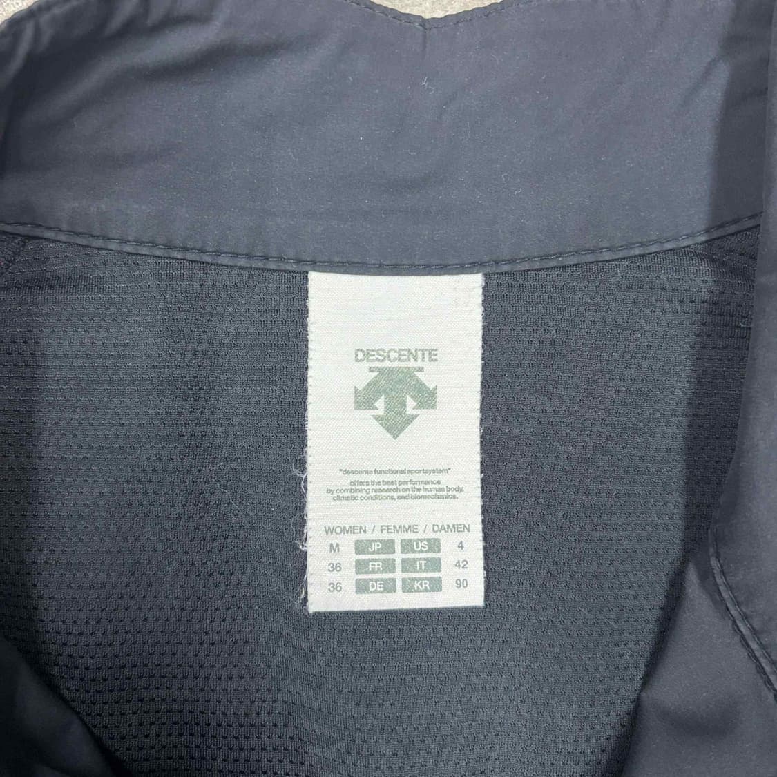 데상트 여리핏 블랙 트레이닝 탑 져지(90) 상품이미지4