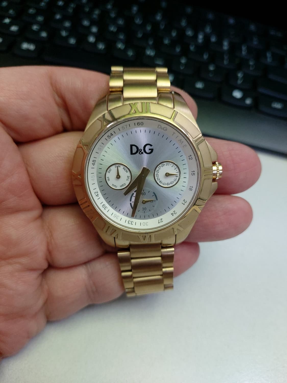 D&G 여성 금장 시계입니다.  상품이미지1