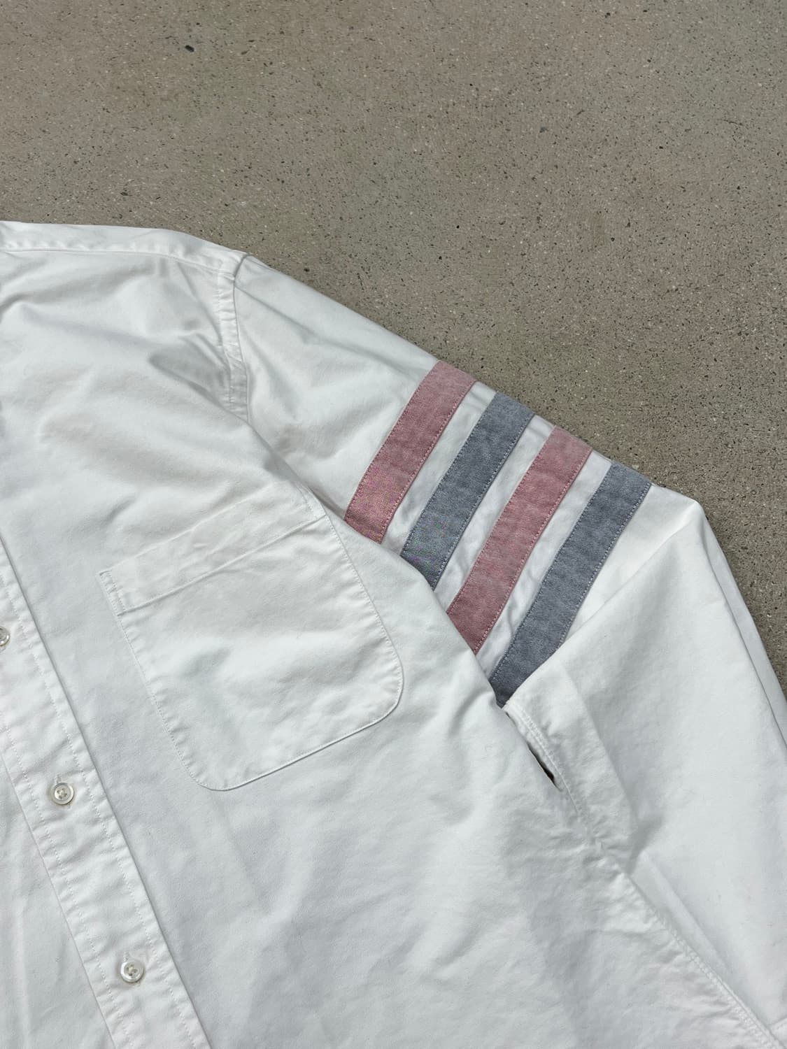 톰브라운 사선완장 화이트 셔츠 상품이미지3