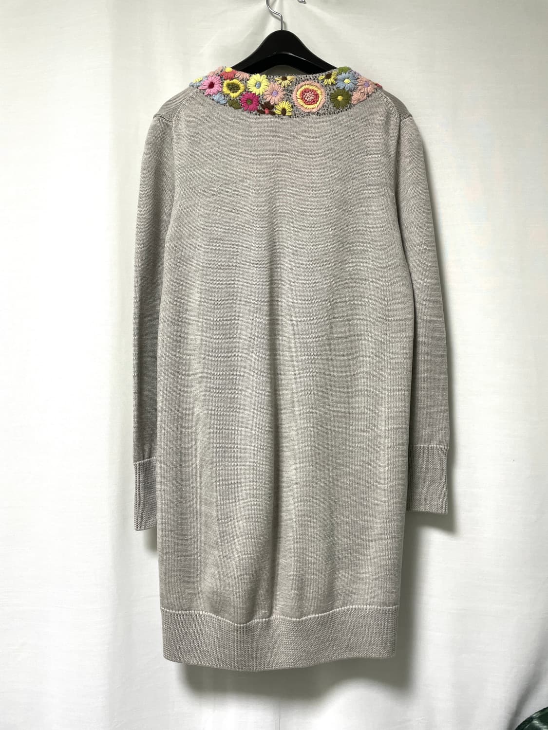 비꼴리끄 울 플라워 자수 비즈 모리걸 브이넥 롱 가디건 _ 그레이M 상품이미지6