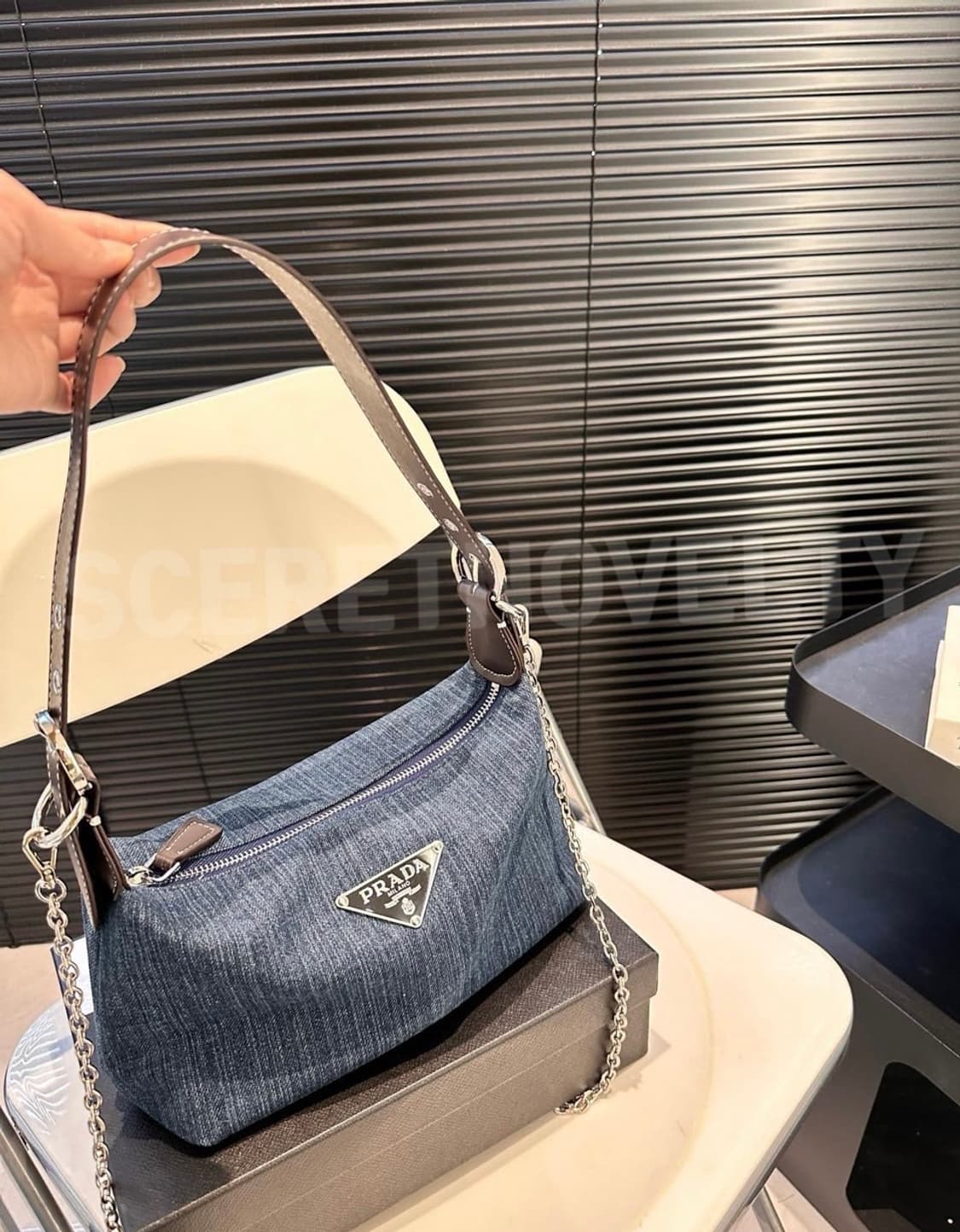 프라다 데님 체인 숄더 크로스 백  상품이미지10