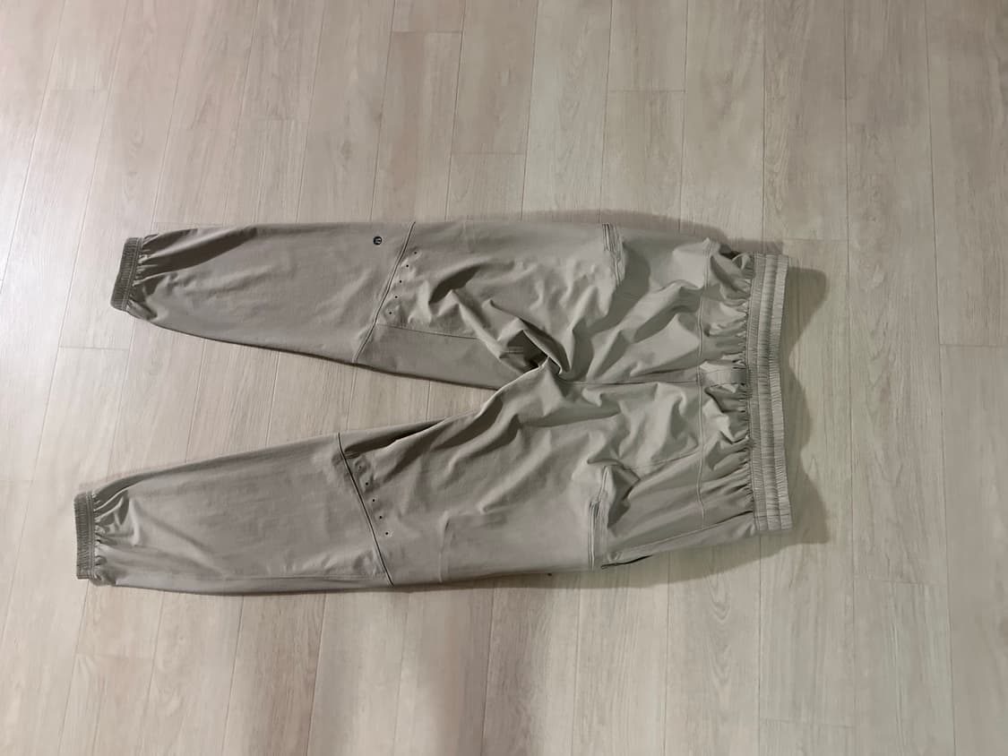 룰루레몬 라이선스 투 트레인 카고 조거 사이즈S 입니다 상품이미지3