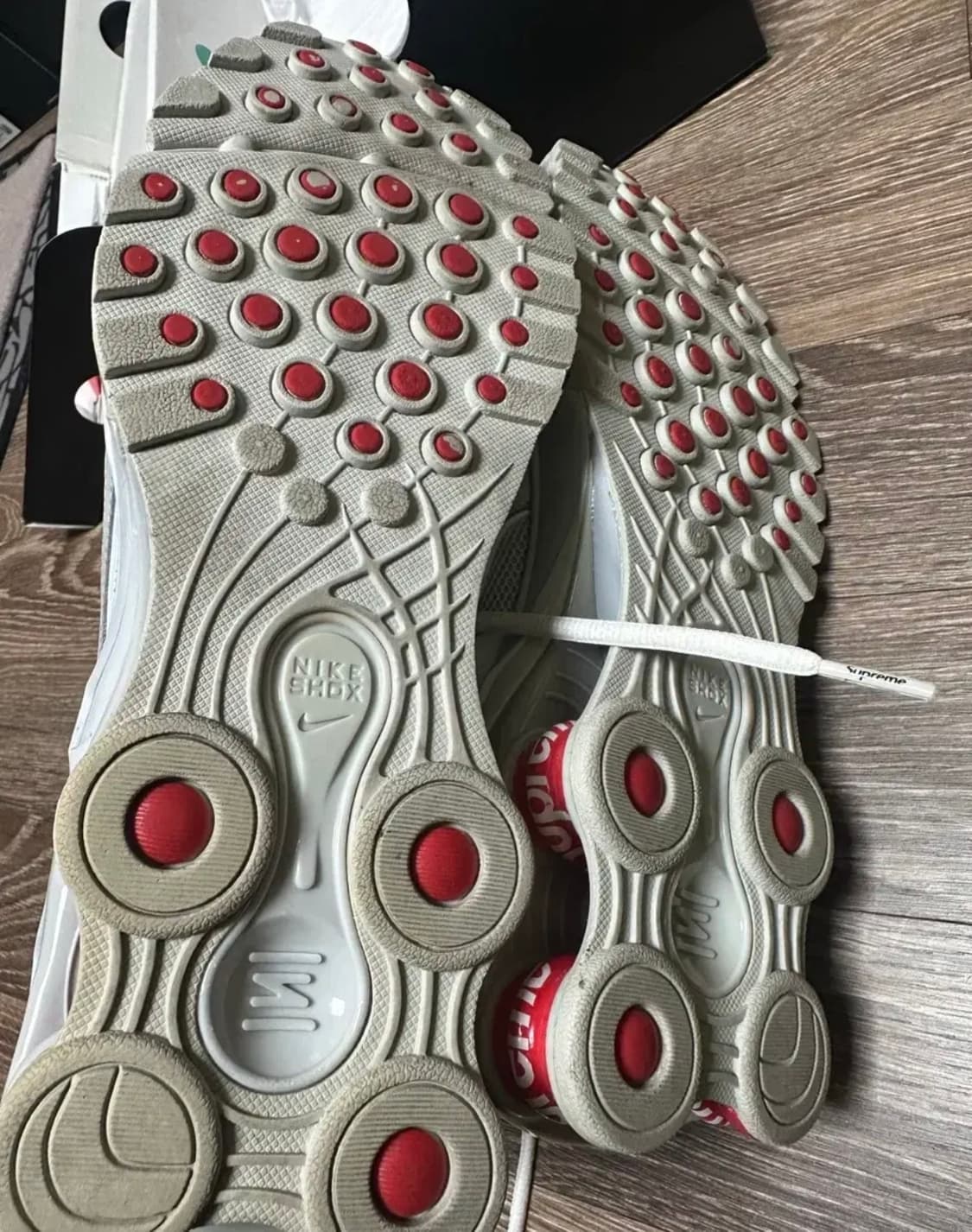 나이키 x 슈프림 샥스 라이드 2 SP 화이트 상품이미지8