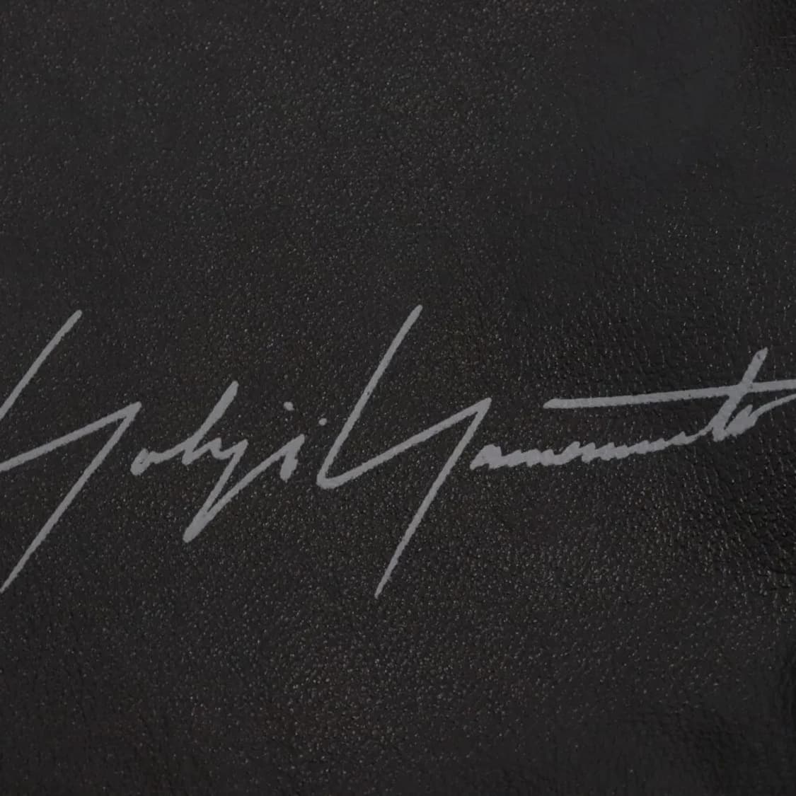 요지야마모토 소가죽 레터링 메신저백 상품이미지5