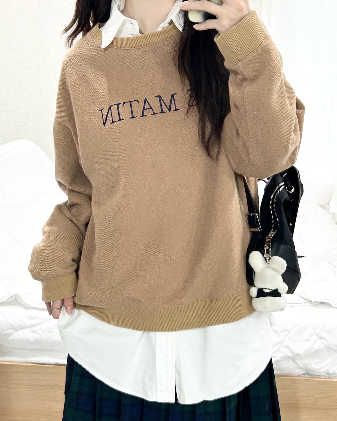 마뗑킴 자수로고 베이지 니트 맨투맨 상품이미지4