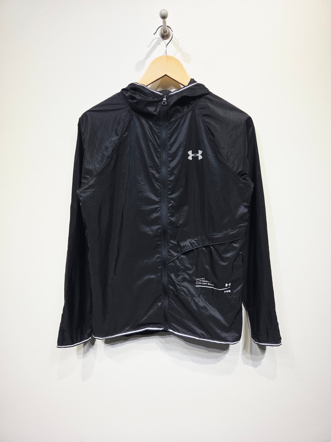 언더아머(Under Armour) RUN 팩어블 초경량 바람막이 자켓 상품이미지2