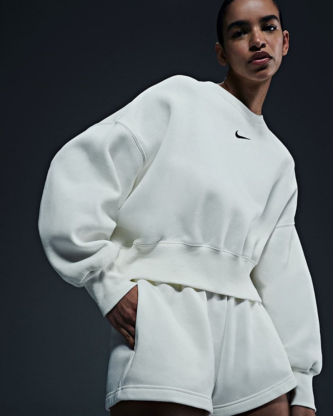 [무료배송][S]나이키 여성용 에센셜 기모 오버핏 크롭티 맨투맨 상품이미지1