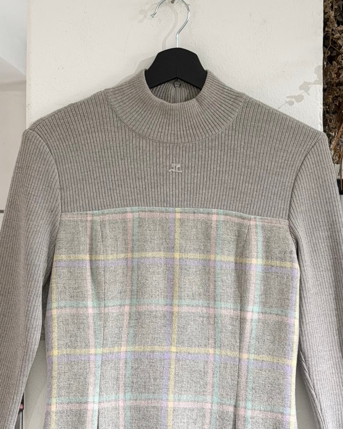 꾸레쥬 라이트그레이 체크 핀턱 미디 원피스 상품이미지4