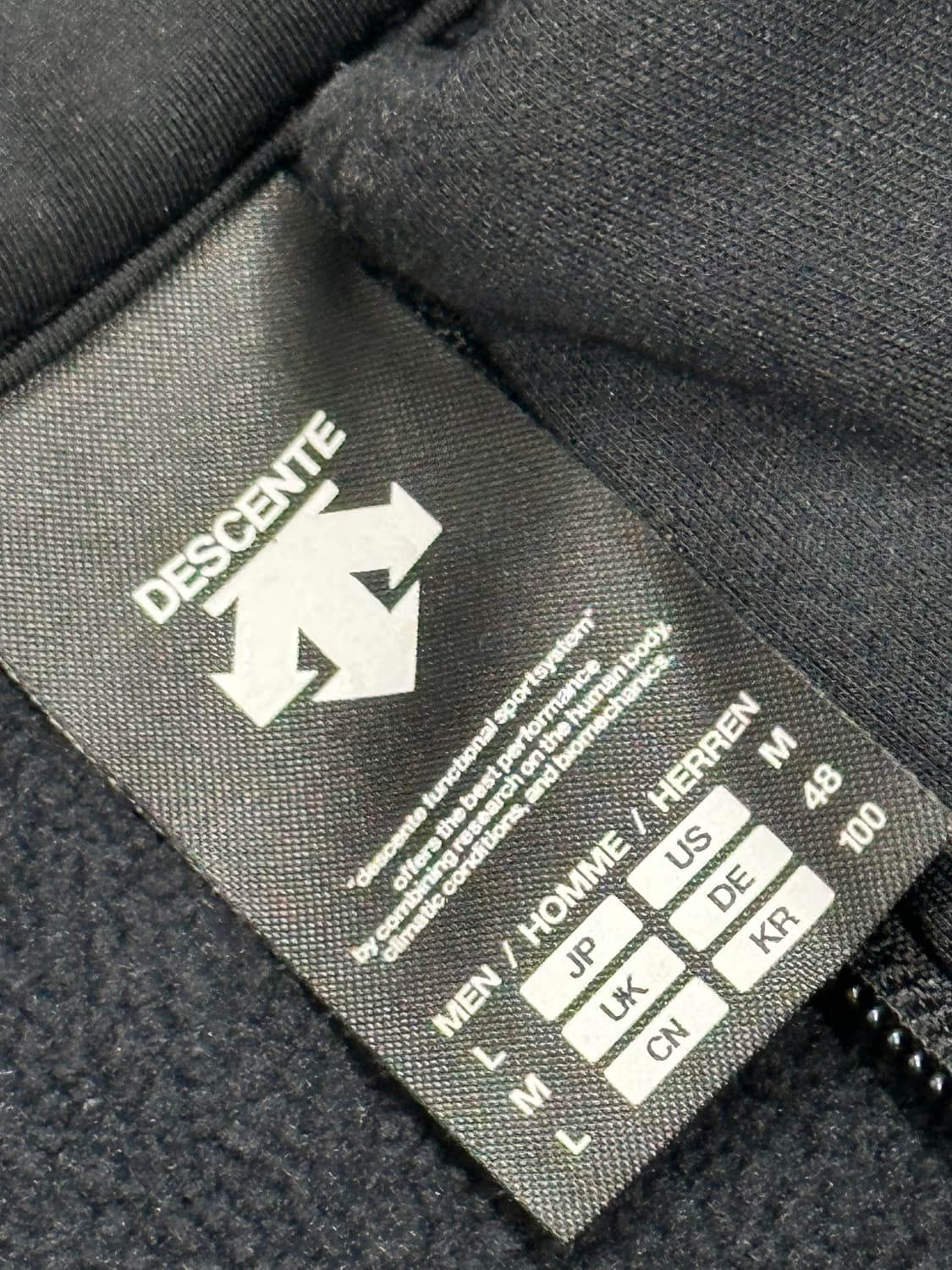 데상트 덕다운 블랙경량패딩자켓 상품이미지6