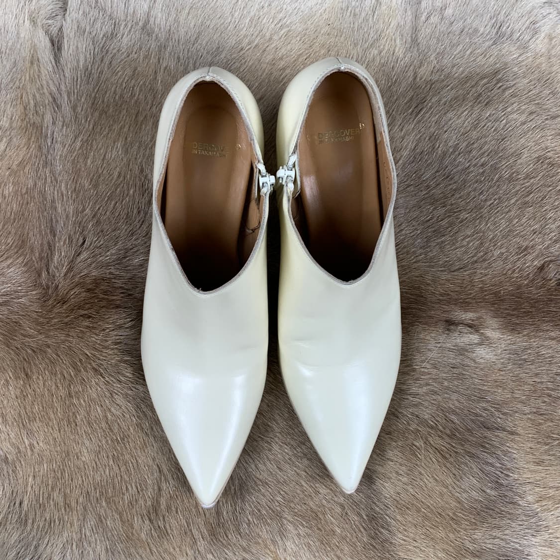 언더커버 22SS 스틸레토 레더 펌프스 힐 상품이미지1