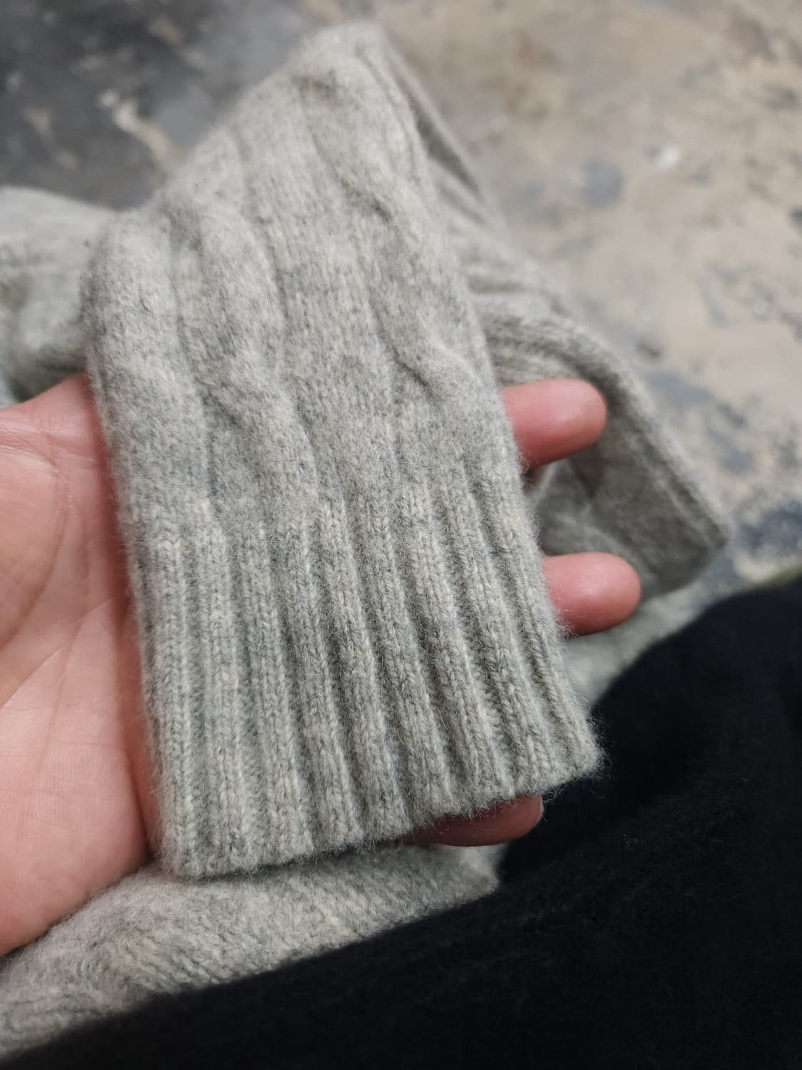 폴로 랄프로렌 블랙 램스울 그레이 꽈배기 니트
​
 상품이미지6