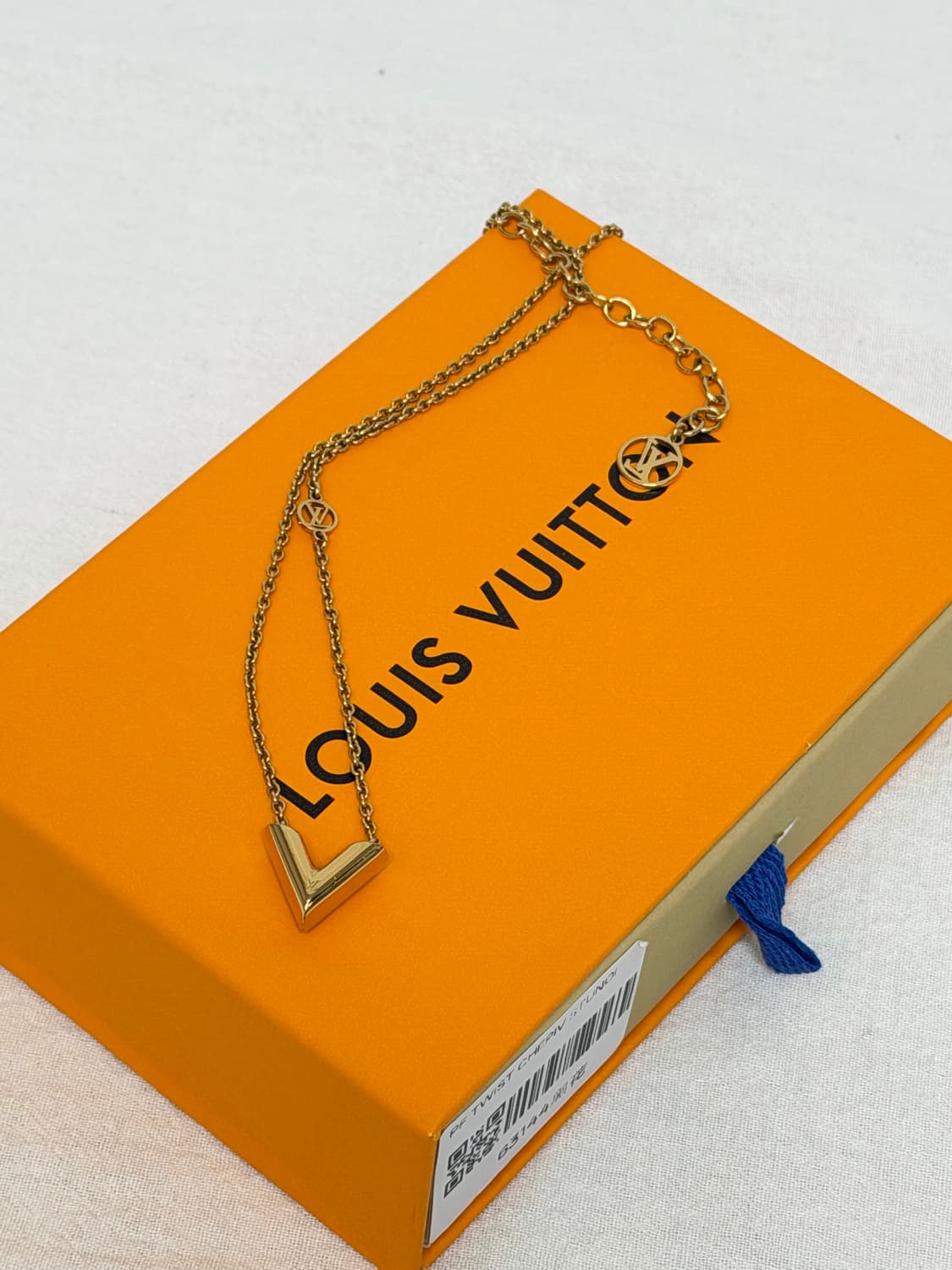 정품 루이비통 에센셜 V 목걸이 금장 상품이미지4