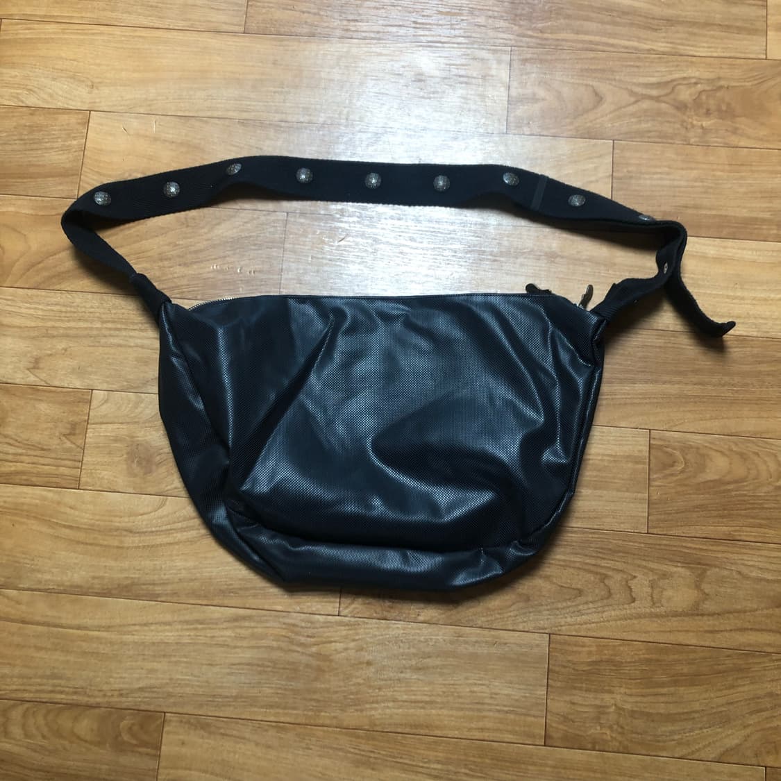 떠그클럽 드레곤 메신저백 블랙 상품이미지3