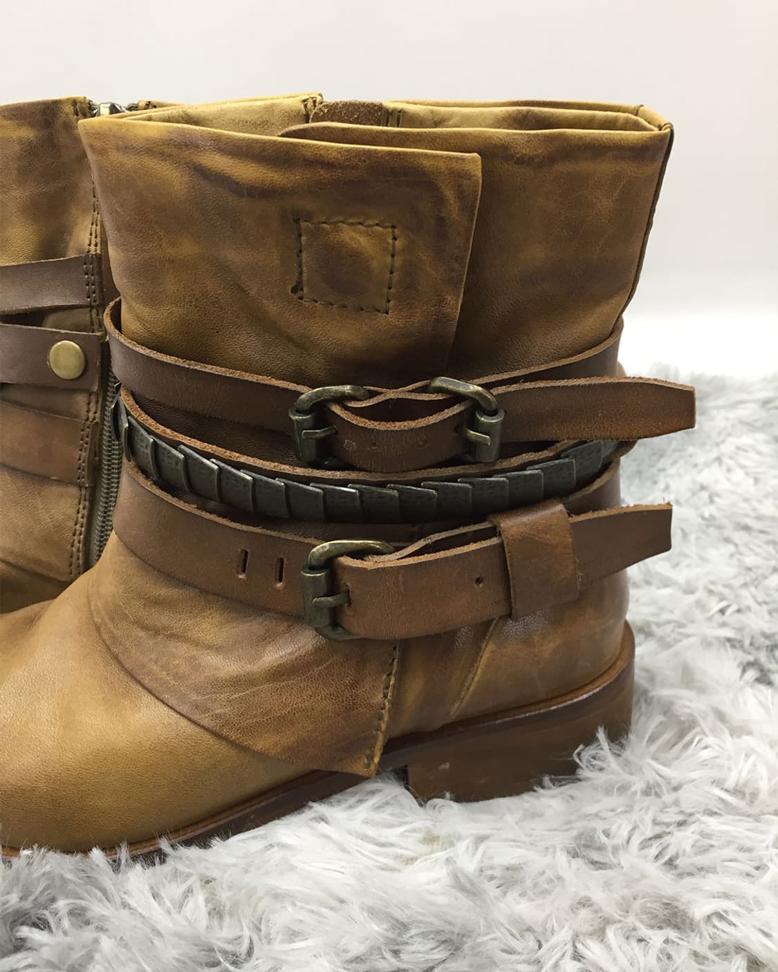 Distressed Buckle Combat Ankle Boots 상품이미지5