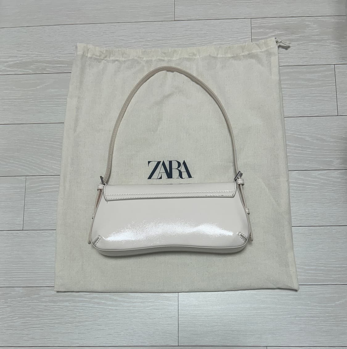자라 ZARA 플랩 숄더백 화이트 상품이미지2