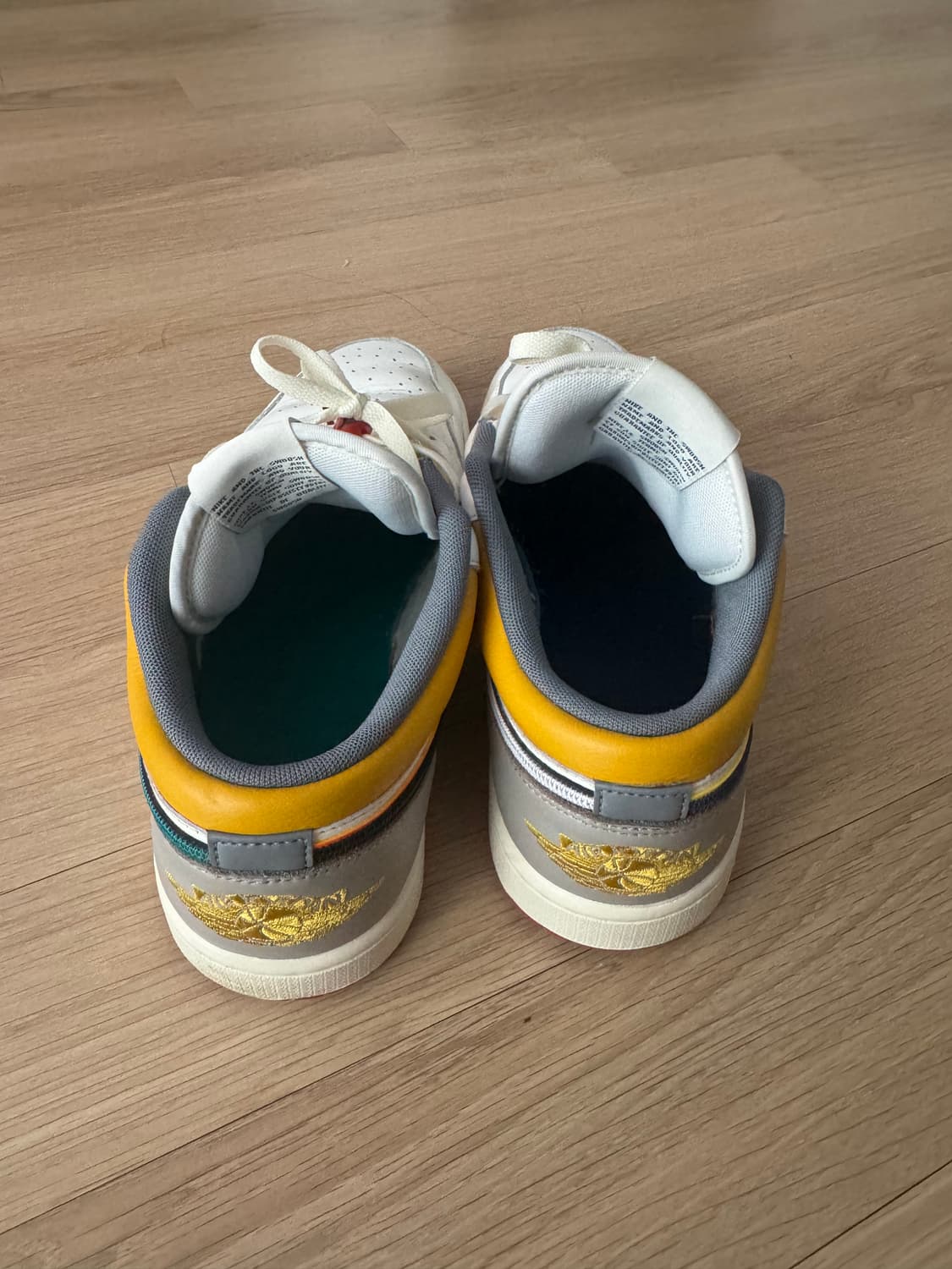 조던1로우 프리미엄 세일앤 옐로우 오커 285 상품이미지3