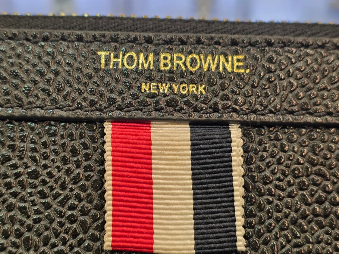 톰브라운Thom Browne 페블 그레인 레더 클러치 상품이미지2