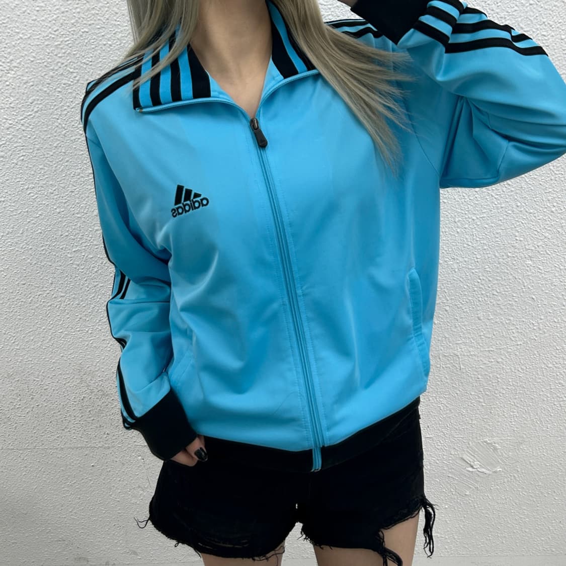 아디다스 에센셜 블랙라인 스카이블루 트랙탑 95 상품이미지1