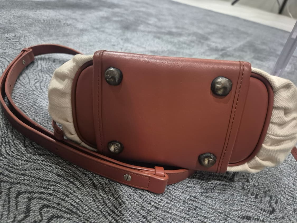 아더에러 튜브백 tube bag small 상품이미지5