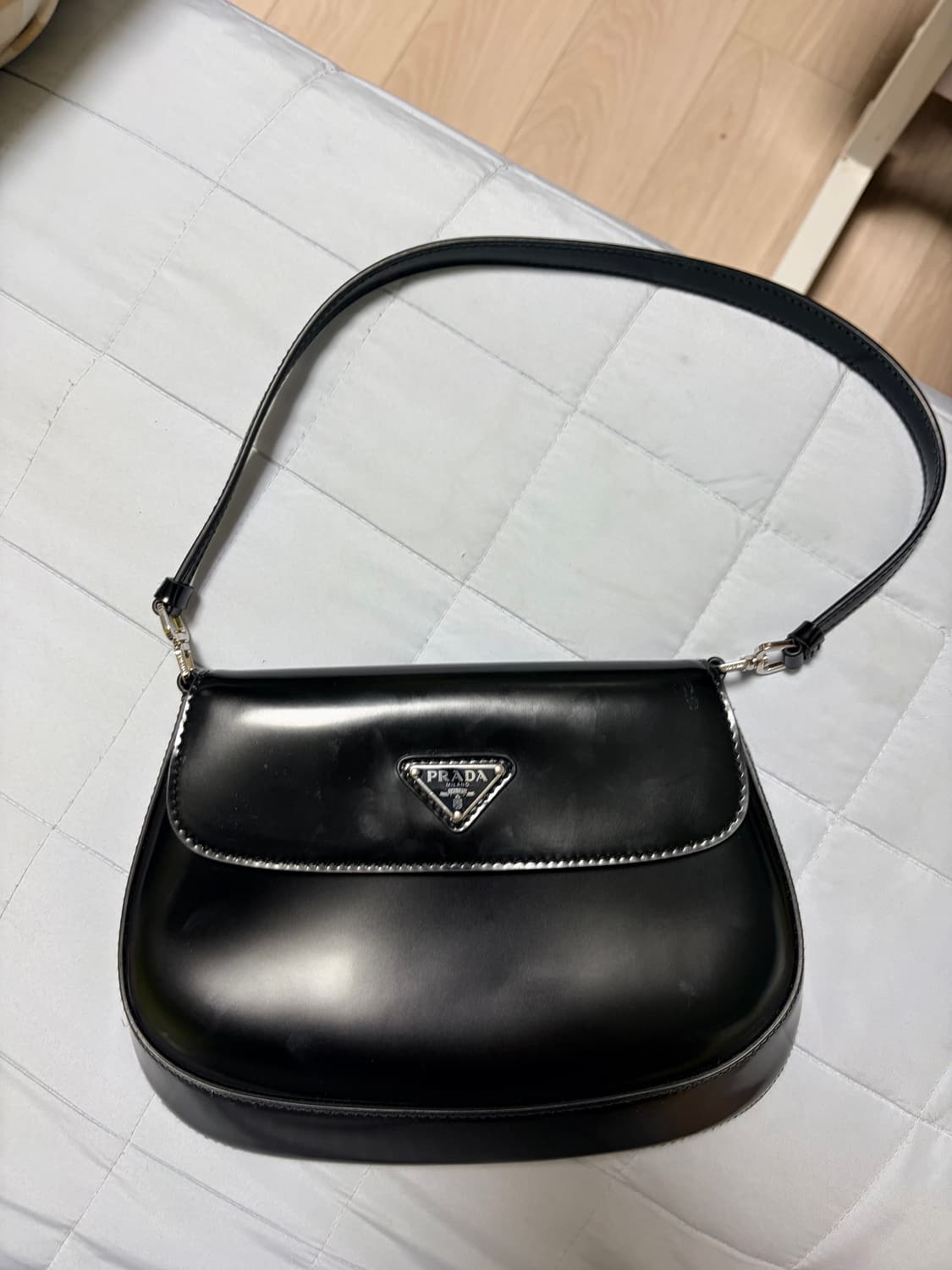 프라다 플랩 클레오 브러쉬드 레더 숄더백 블랙 상품이미지1