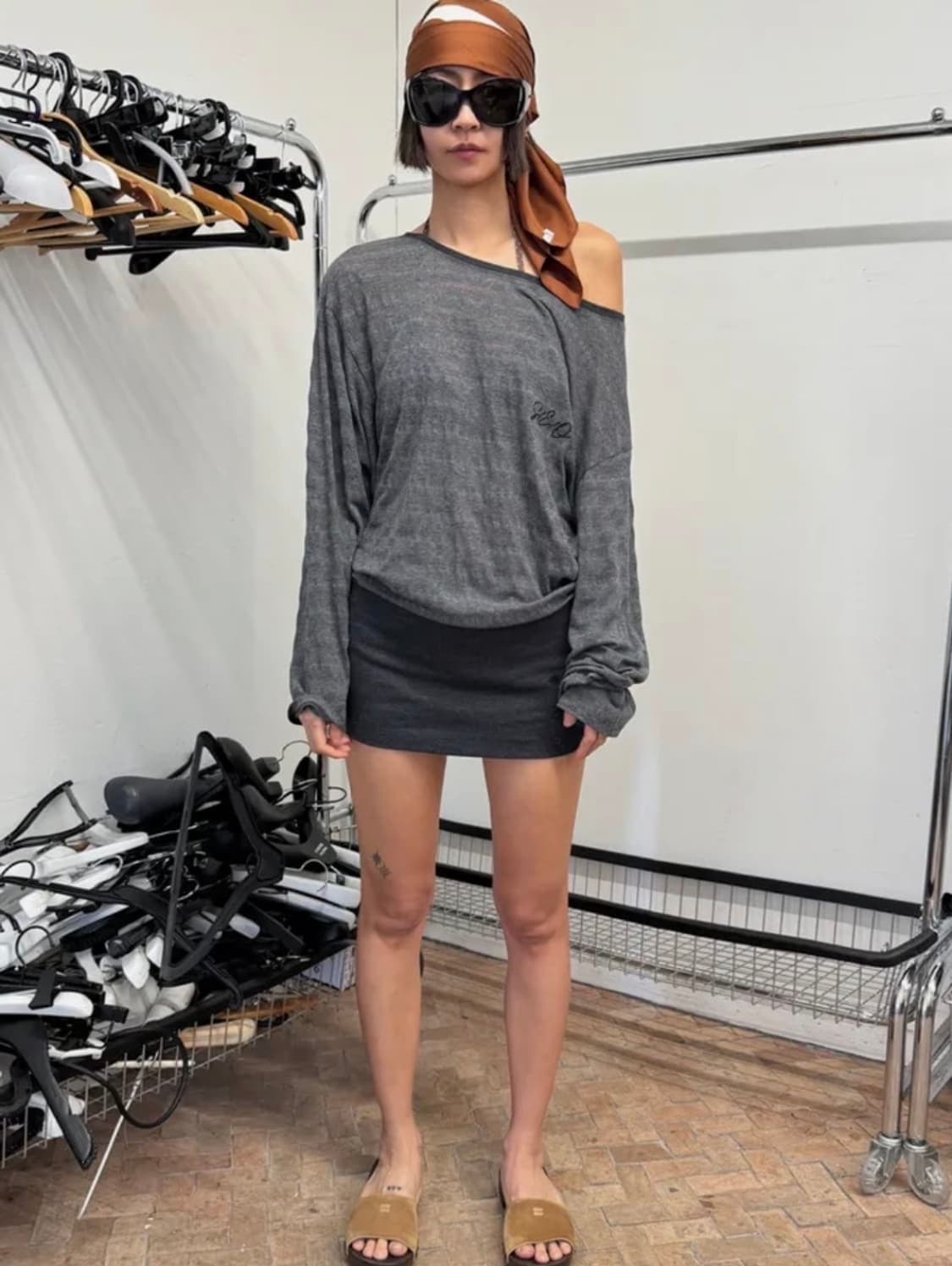 에스이오 오프숄더티 공홈품절템 상품이미지4