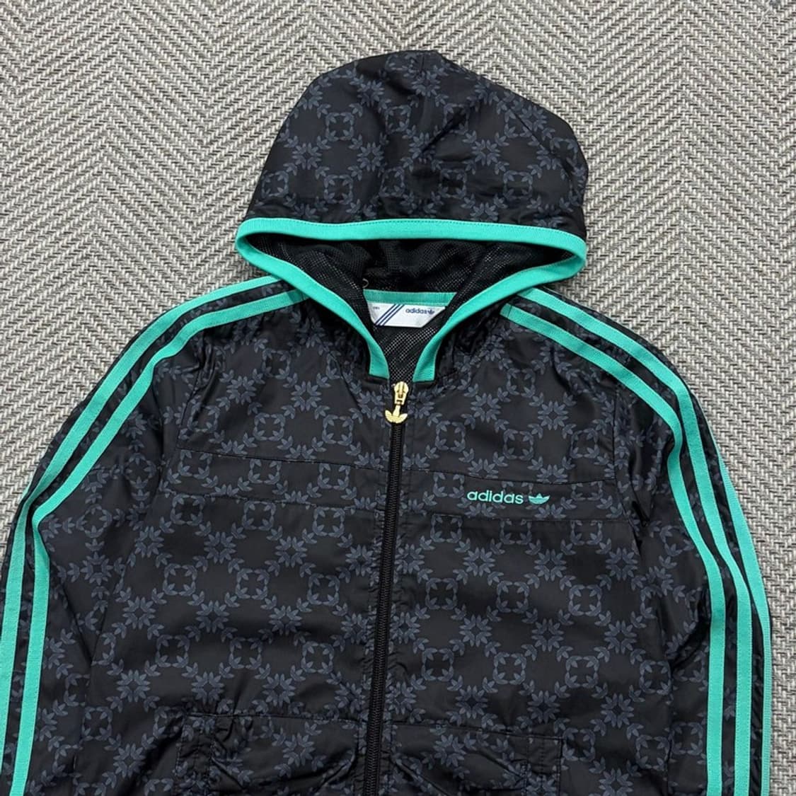 아디다스 멀티로고 윈드브레이커 v2471 상품이미지3