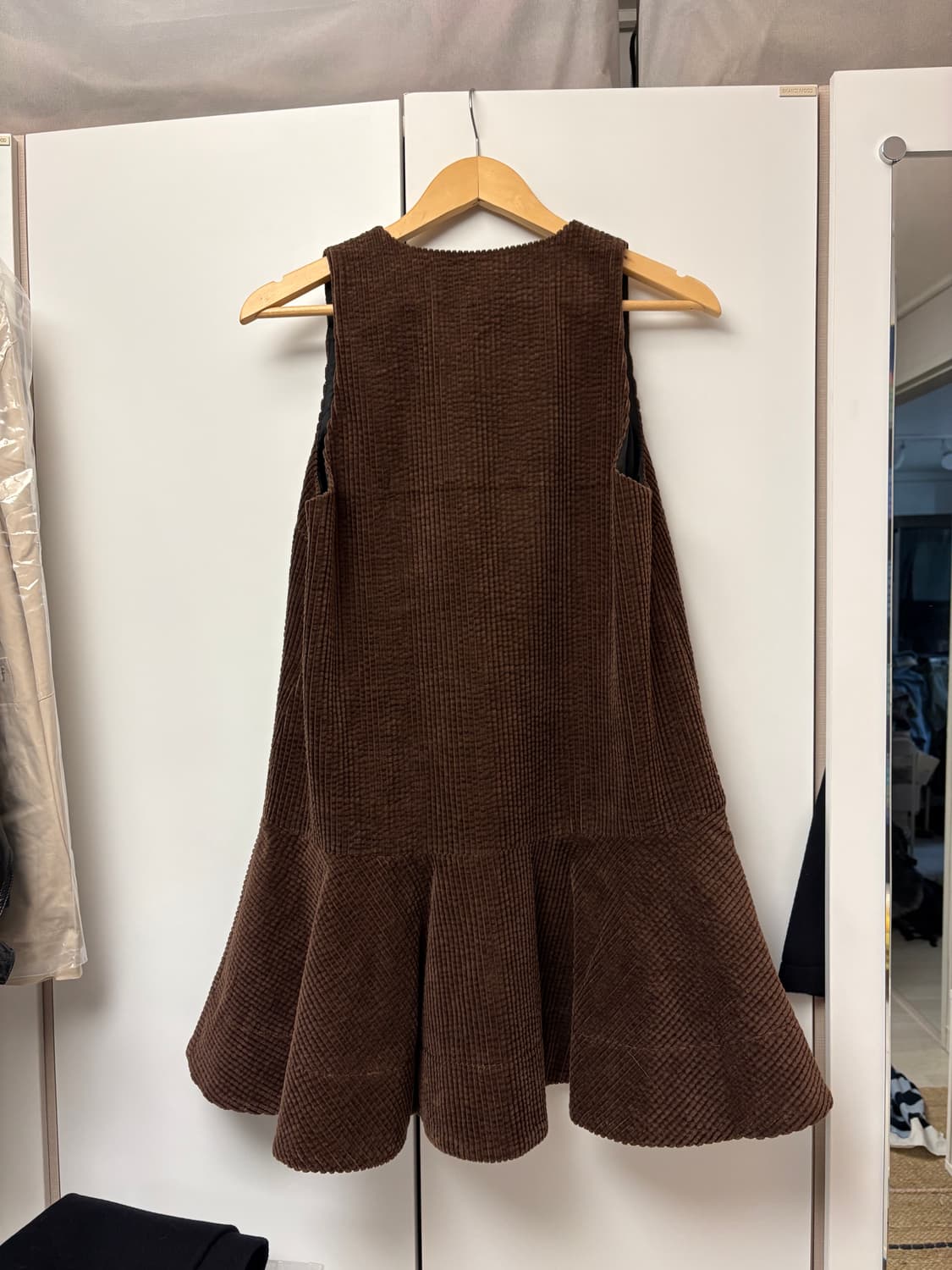 가니 시어서커 코듀로이 브이넥 미니 드레스 브라운 상품이미지3