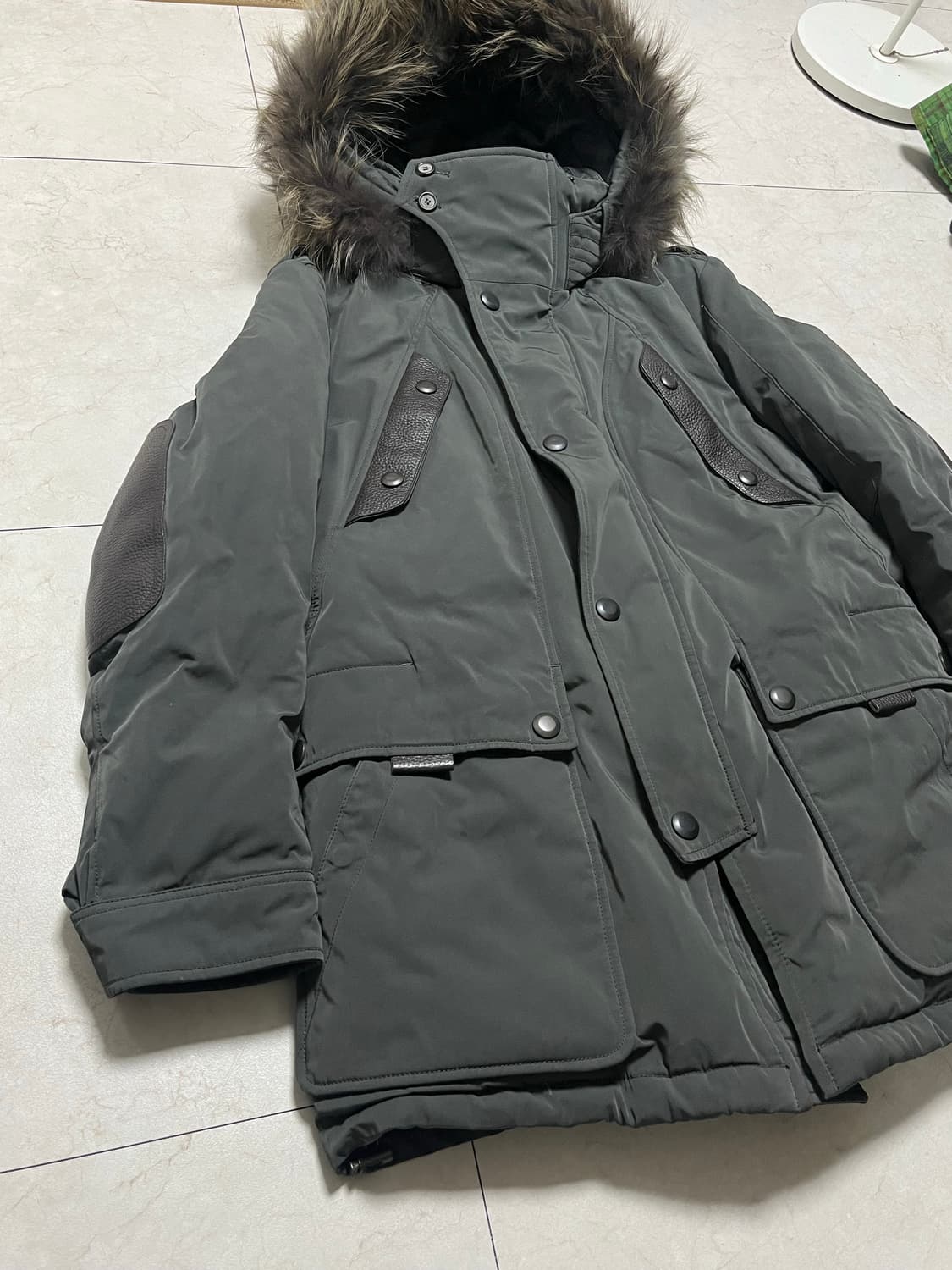 타임 13FW 라쿤 퍼 구스다운 레더 파카 105 상품이미지2