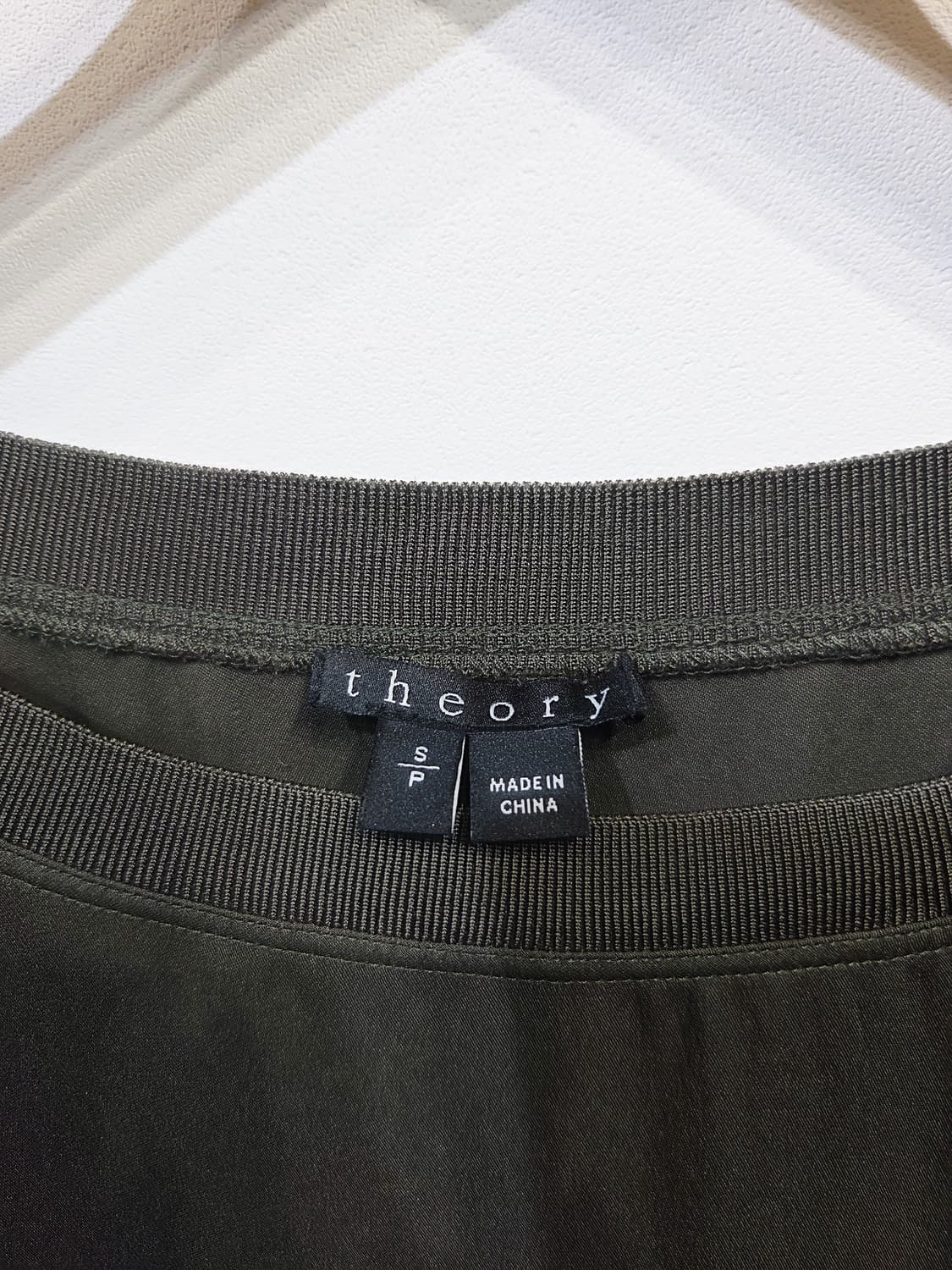 띠어리 Theory 올리브그린 실크 반팔_S 상품이미지6