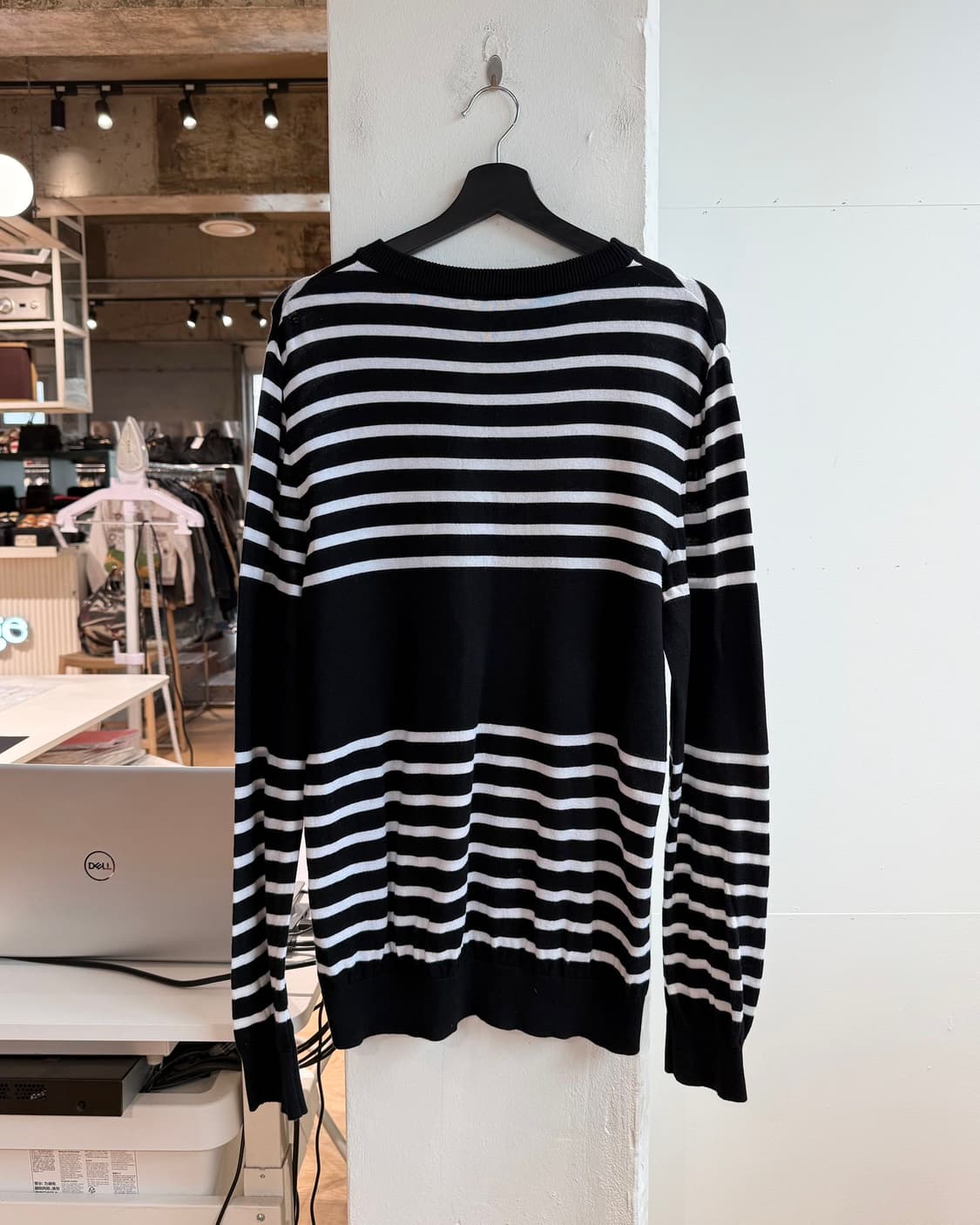 발망 블랙 스트라이프 로고 니트  상품이미지7