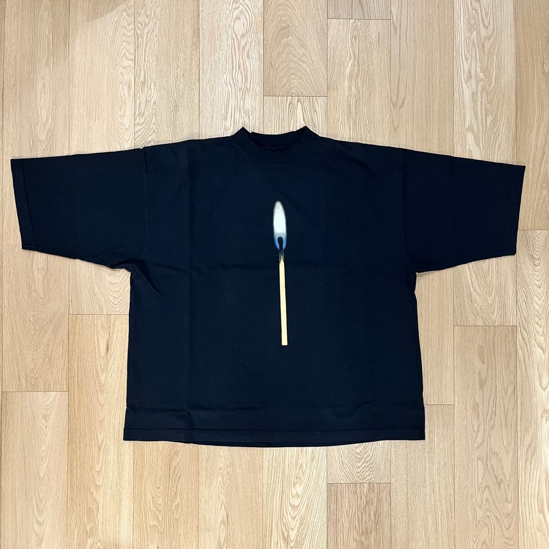 칸예 D2 lit match 돈다 머천 촛불 티셔츠 상품이미지1