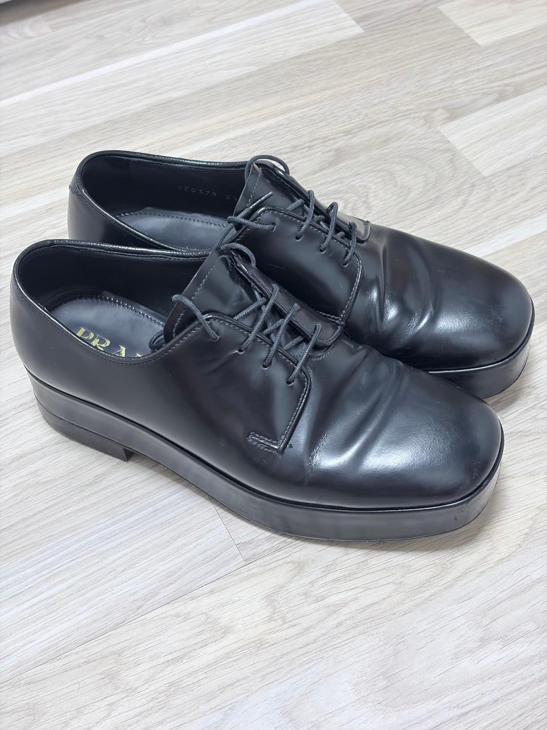 프라다 브러쉬드 레더 레이스 더비 슈즈 255~260 상품이미지3