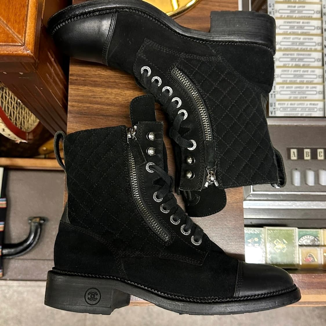 샤넬 CC퀄팅 컴뱃부츠 상품이미지4