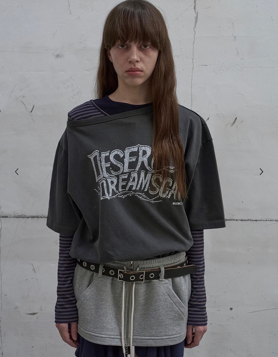 LCDC asymmetric printed t-shirt 차콜 상품이미지1