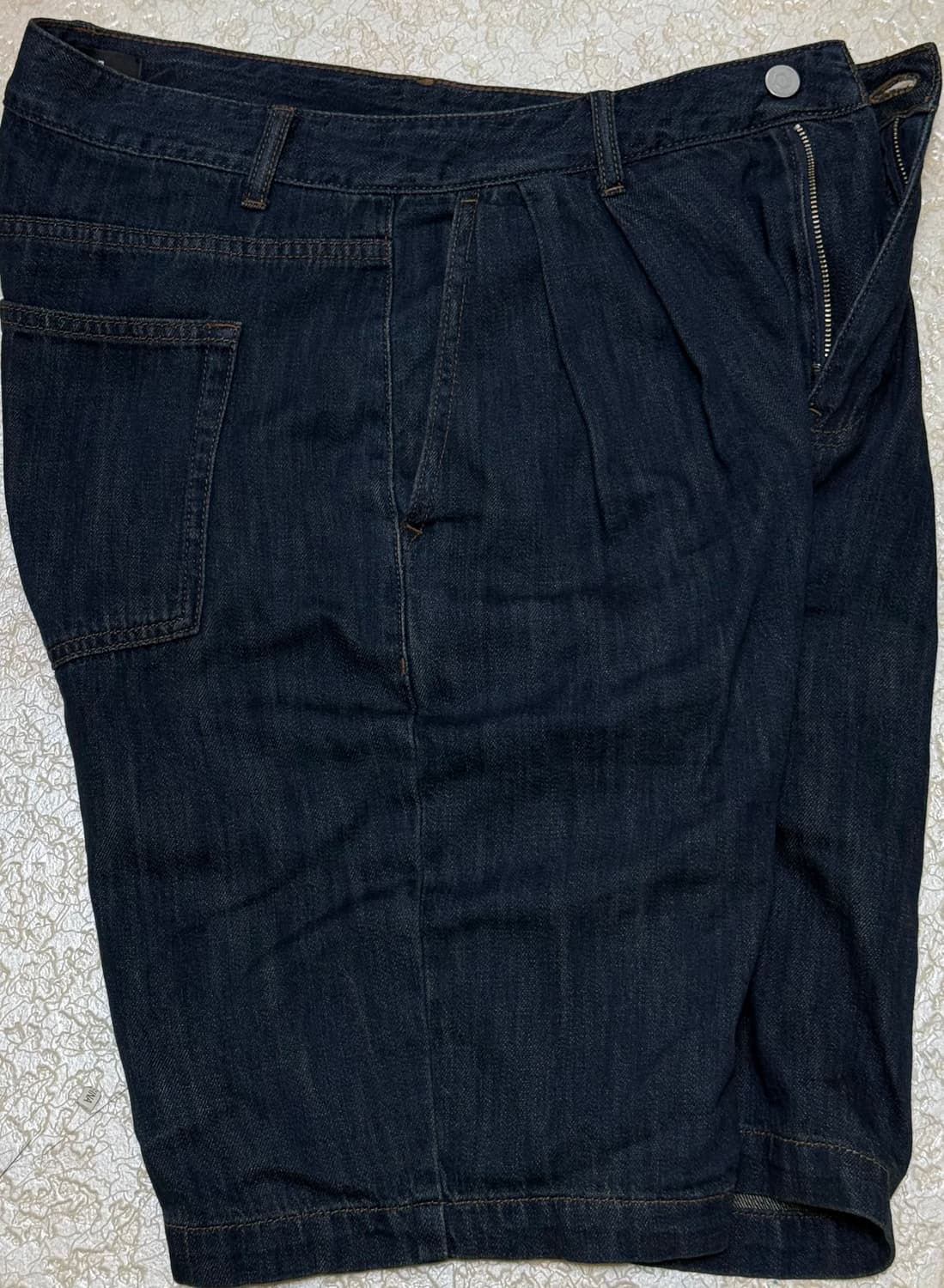 무신사스탠다드 린넨 라이크 투 턱 와이드 데님 쇼츠 30 다크블루 상품이미지1