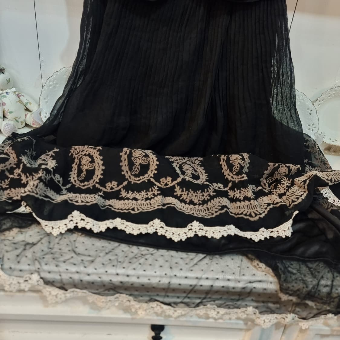 axes femme(엑시즈 팜므) 블랙 레이스 자수 슬립 원피스 상품이미지5